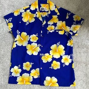 Vintage Hilo Hattie’s Hawaiian  Shirt. Made in Hawaii